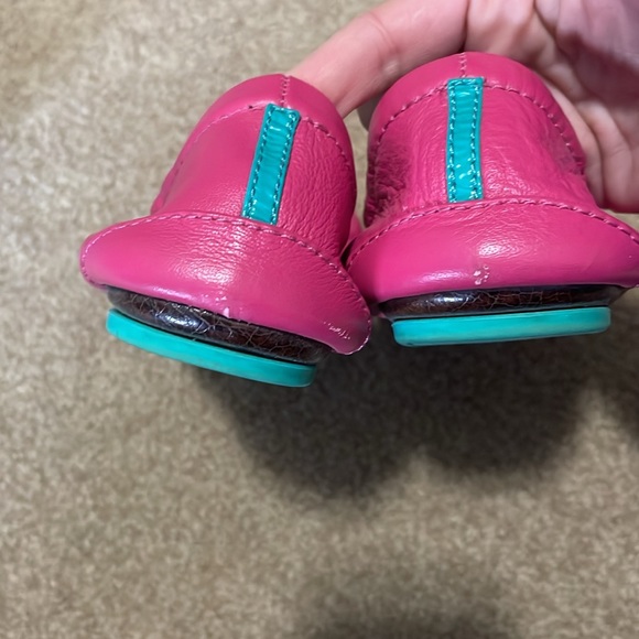 Size 7 Fuchsia Tieks - good used condition - Picture 3 of 6